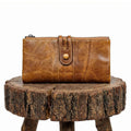 Karina - Clutch com Lingueta e Botão de Pressão