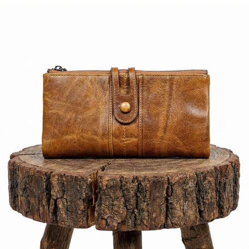 Karina - Clutch com Lingueta e Botão de Pressão