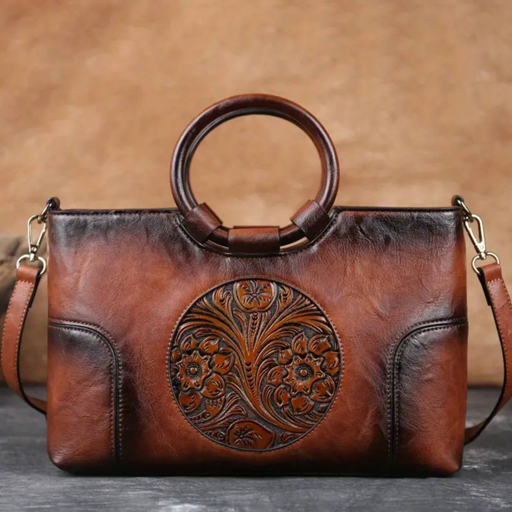 Rafaela - Bolsa de Mão com Alça Redonda e Medalhão Entalhado