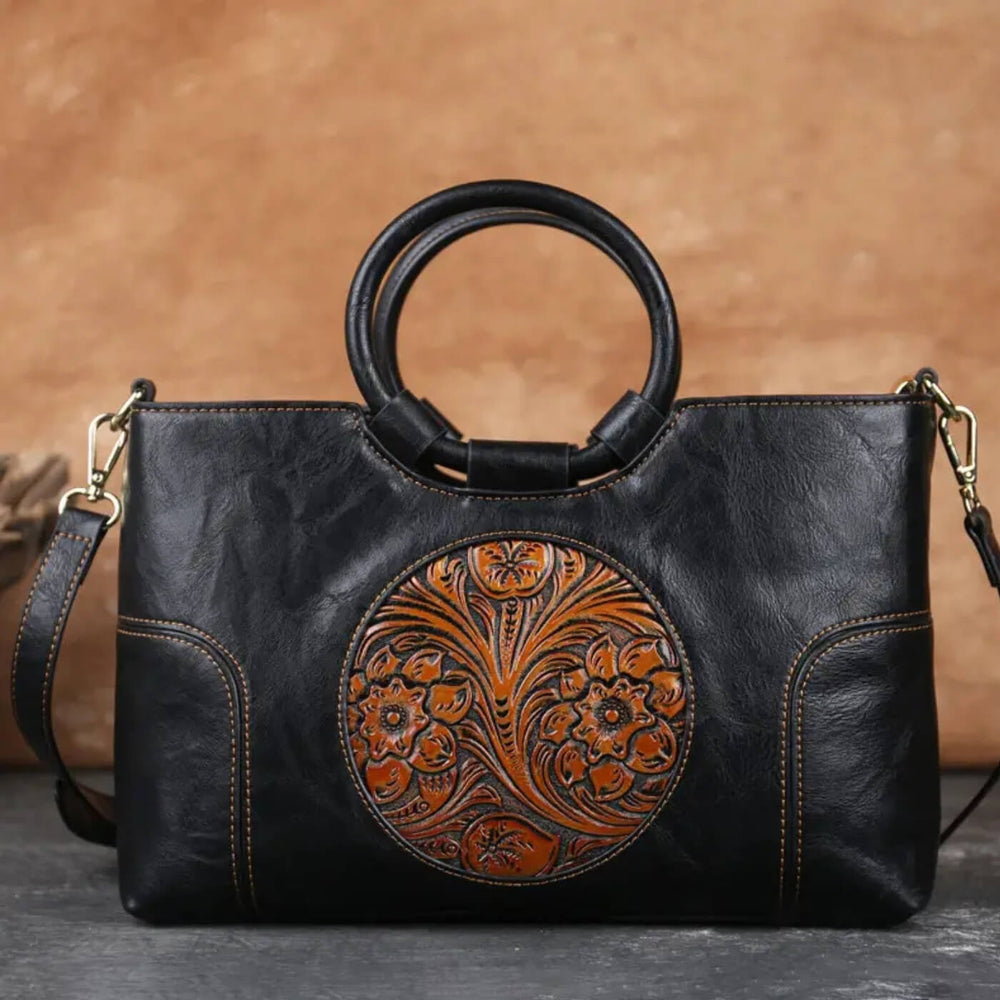 Rafaela - Bolsa de Mão com Alça Redonda e Medalhão Entalhado