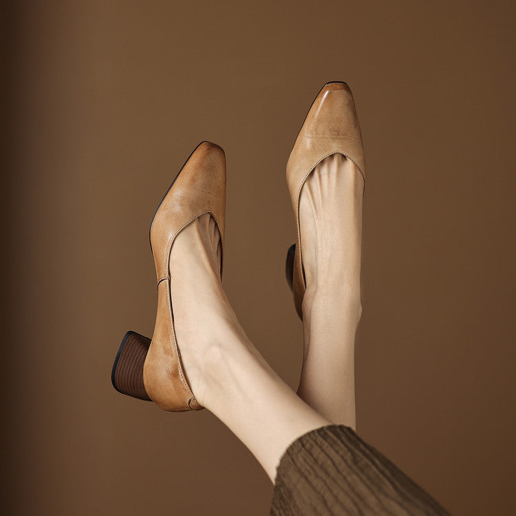 Zila - Scarpin de Bico Quadrado com Salto Esculpido