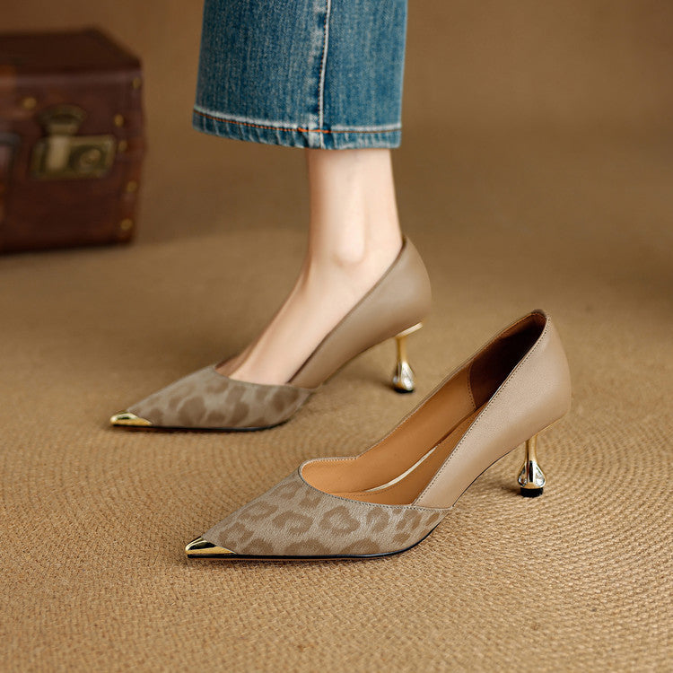 Clair - Scarpin de Bico Fino com Ponteira Metálica