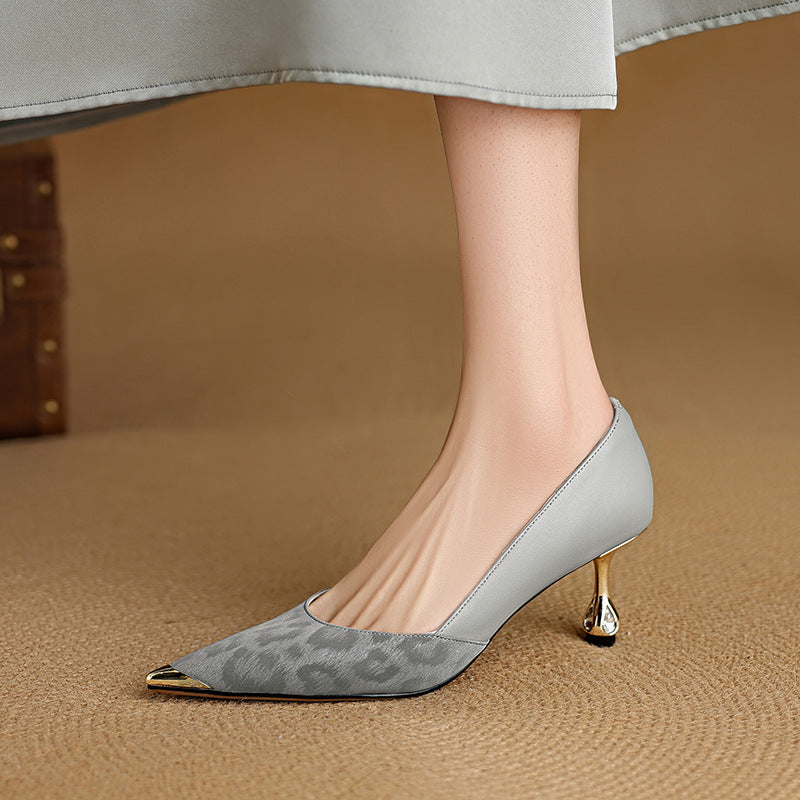Clair - Scarpin de Bico Fino com Ponteira Metálica