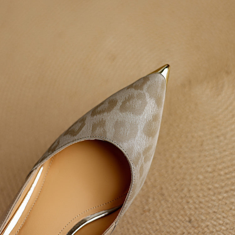 Clair - Scarpin de Bico Fino com Ponteira Metálica