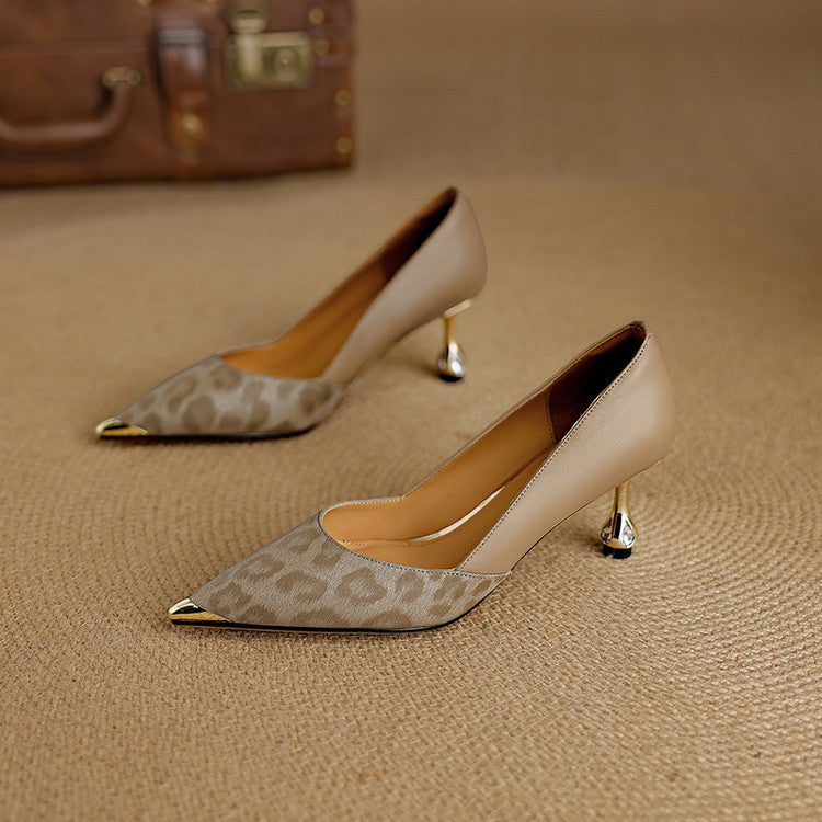 Clair - Scarpin de Bico Fino com Ponteira Metálica