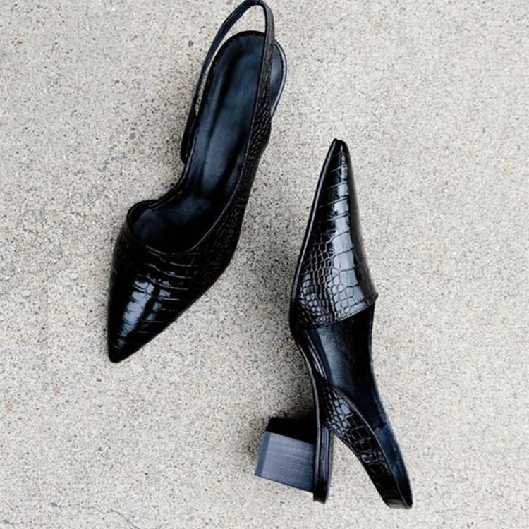 Lynn - Scarpin Slingback de Bico Fino com Salto Bloco
