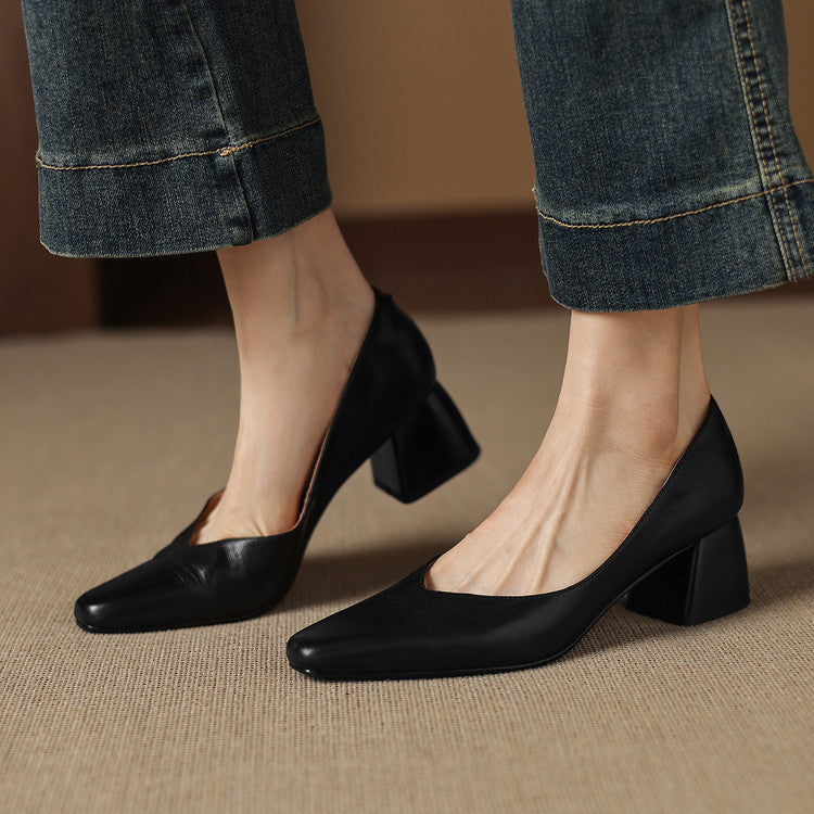 Zila - Scarpin de Bico Quadrado com Salto Esculpido