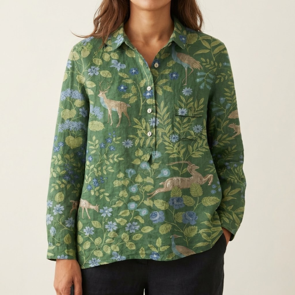 Alessandra - Blusa com Estampa de Cervos na Floresta