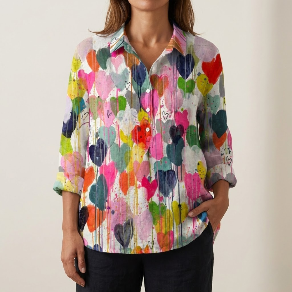 Camila - Blusa com Estampa de Corações Pintados