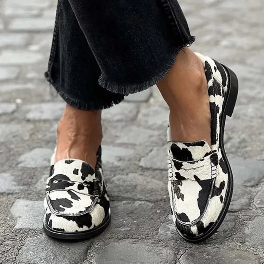 Claria - Mocassim Penny com Estampa Malhada e Sola Escura