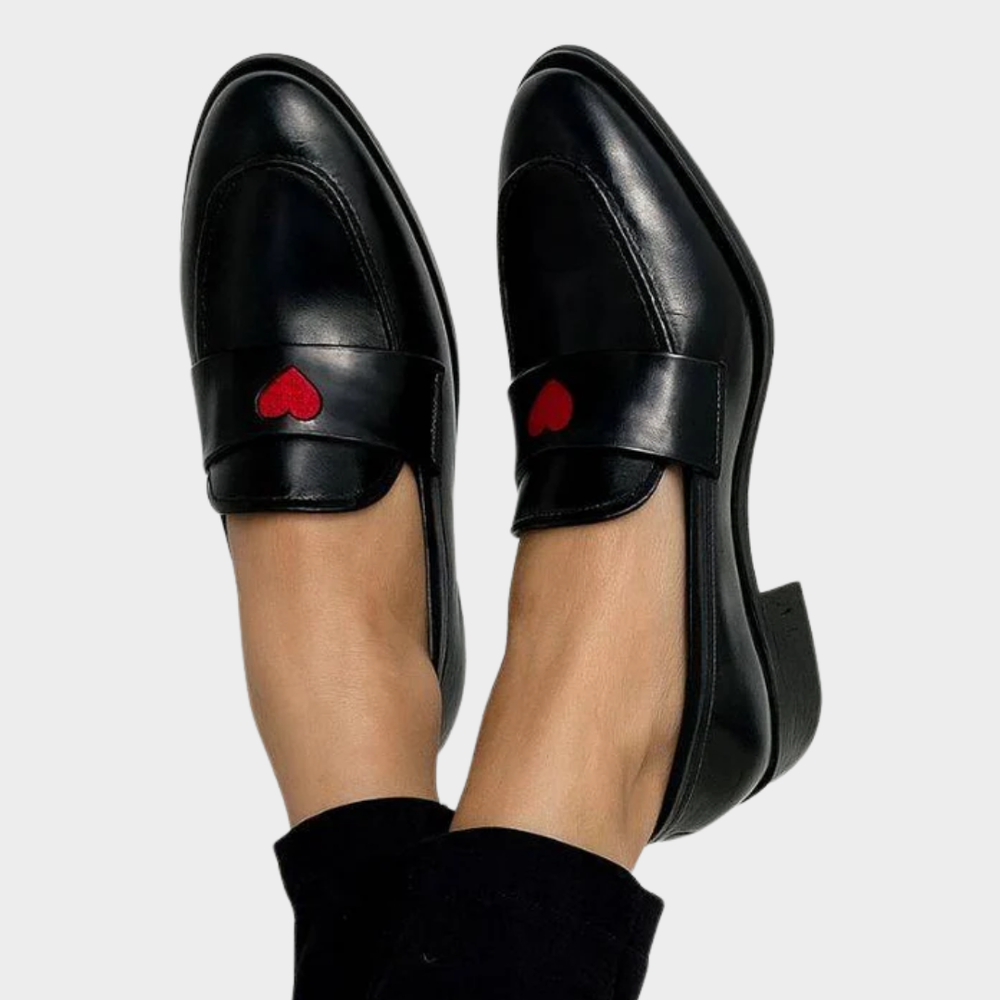 Valentine - Mocassim Penny com Coração Bordado e Salto Bloco