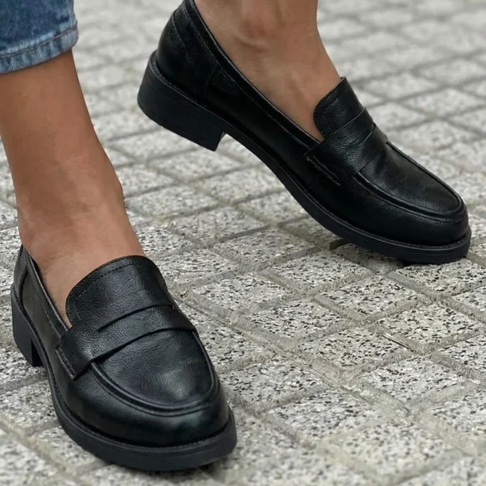 Evana - Mocassim Penny Clássico com Solado Robusto