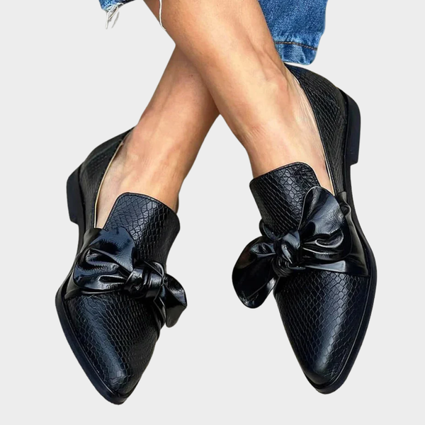 Chelsea - Sapato Slip-On de Bico Fino com Laço Grande
