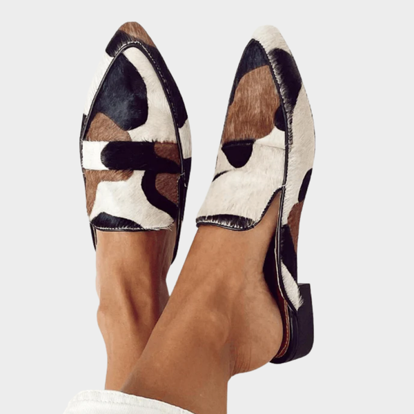 Rory - Mule de Bico Fino com Pelo Estampado e Tira