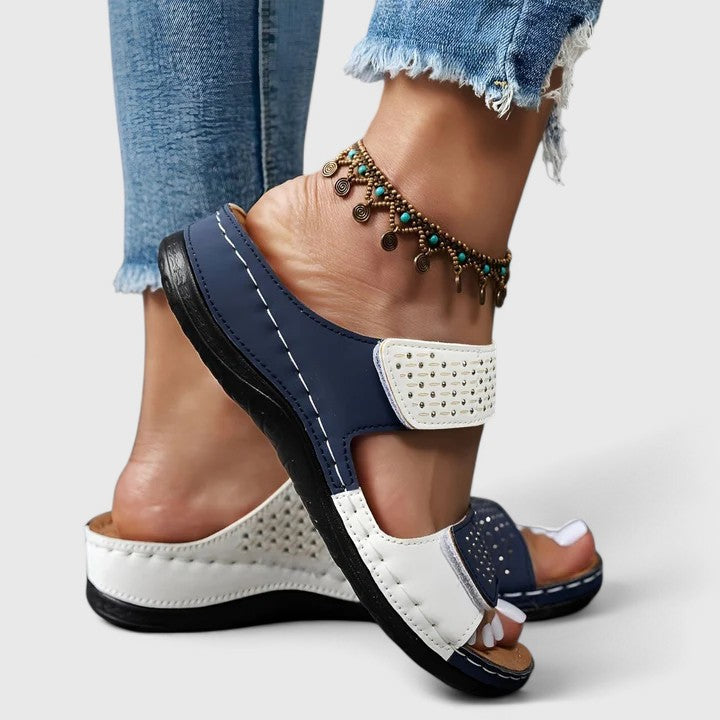 Tasha - Tamanco Anabela com Duas Tiras de Velcro Perfuradas