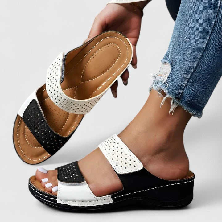 Tasha - Tamanco Anabela com Duas Tiras de Velcro Perfuradas