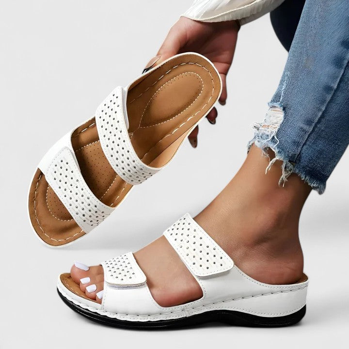 Tasha - Tamanco Anabela com Duas Tiras de Velcro Perfuradas