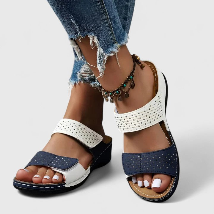 Tasha - Tamanco Anabela com Duas Tiras de Velcro Perfuradas