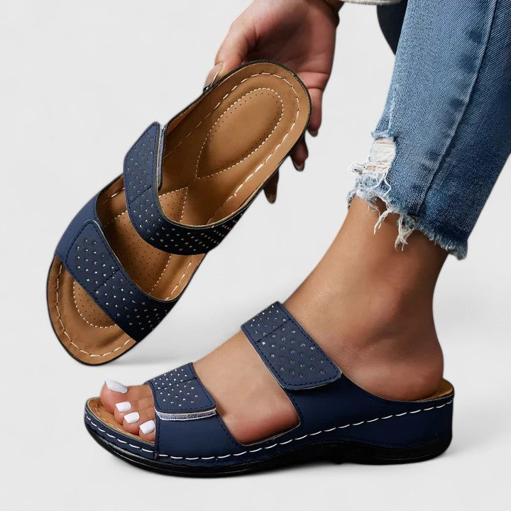 Tasha - Tamanco Anabela com Duas Tiras de Velcro Perfuradas