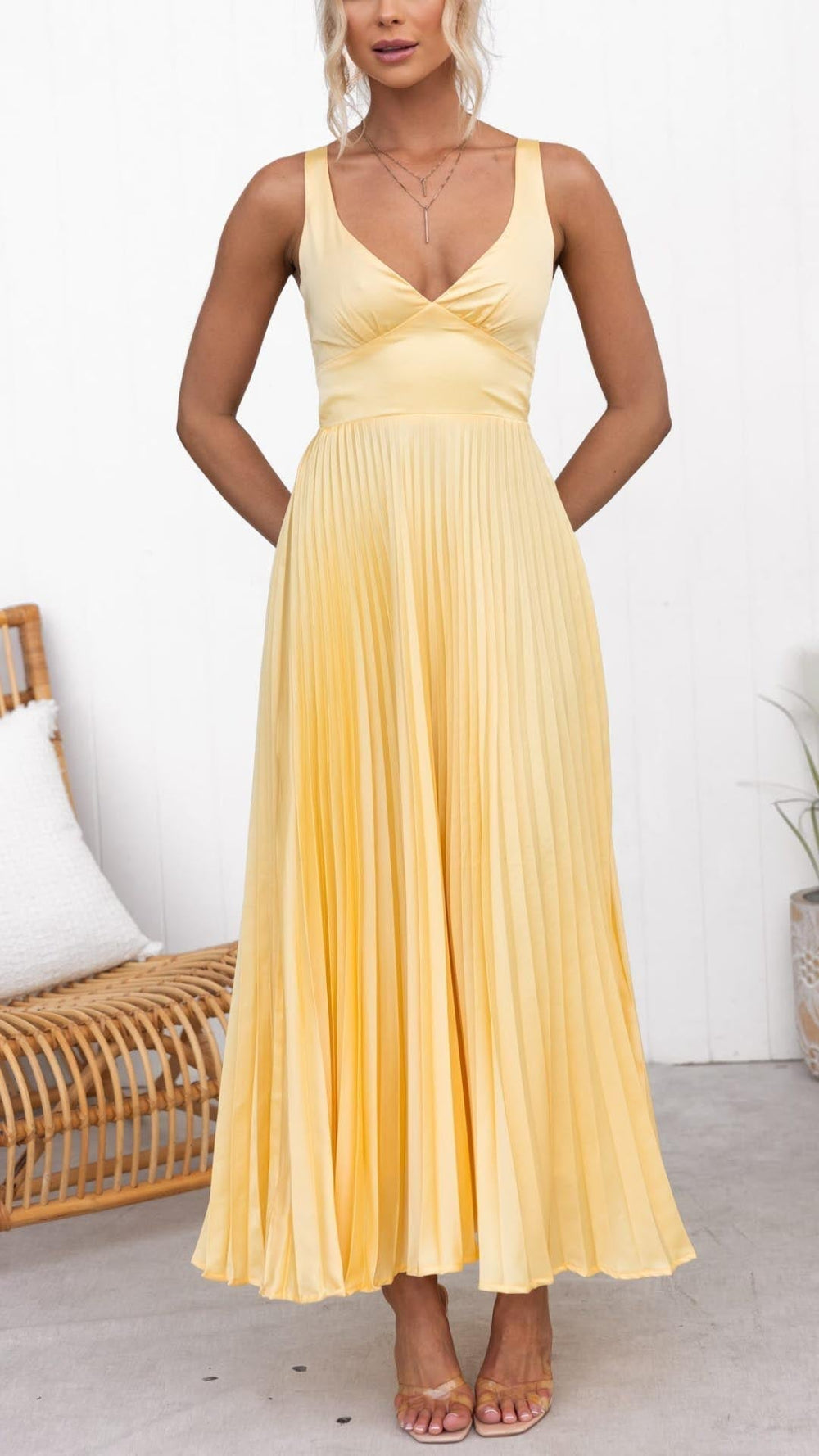 Camila - Vestido Longo Plissado com Decote V