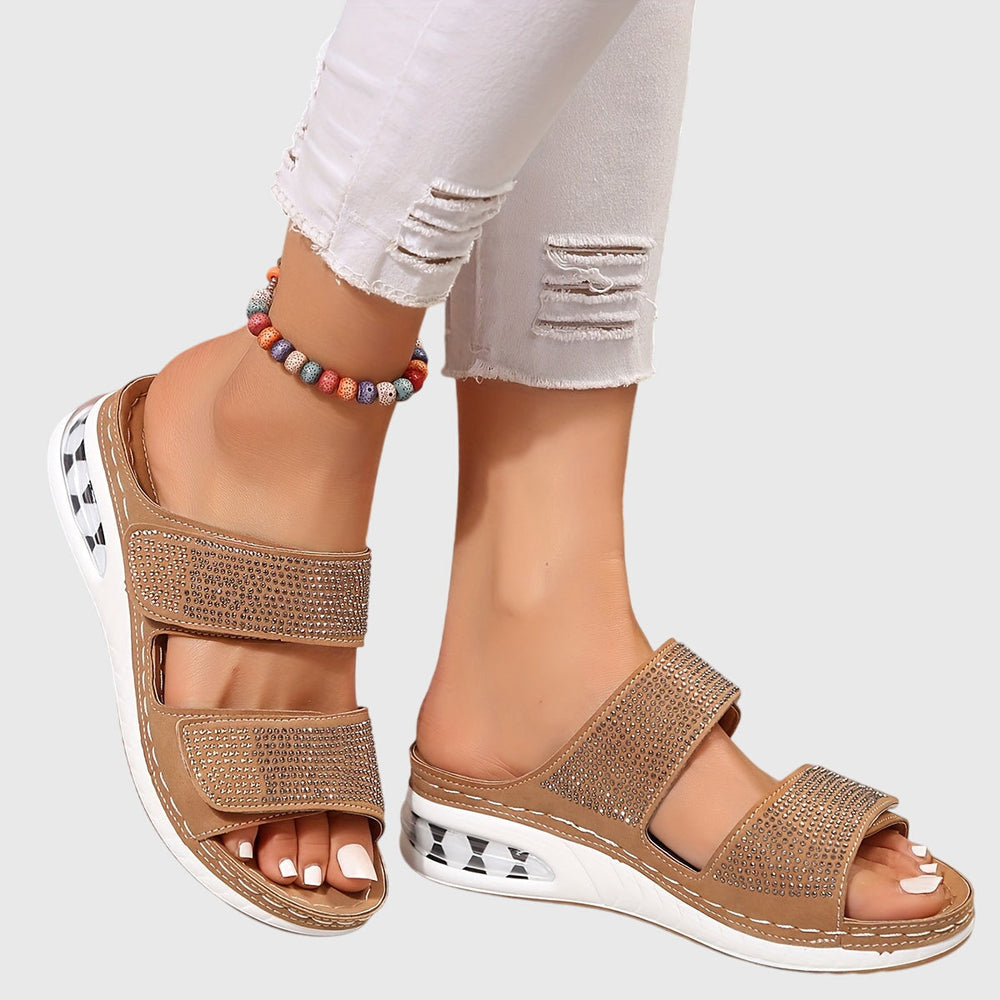 Ensley - Chinelo Slide com Duas Tiras de Strass e Velcro