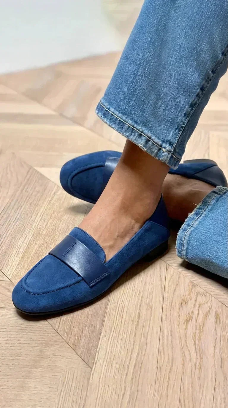 Elra - Mocassim com Tira Larga e Pesponto Frontal