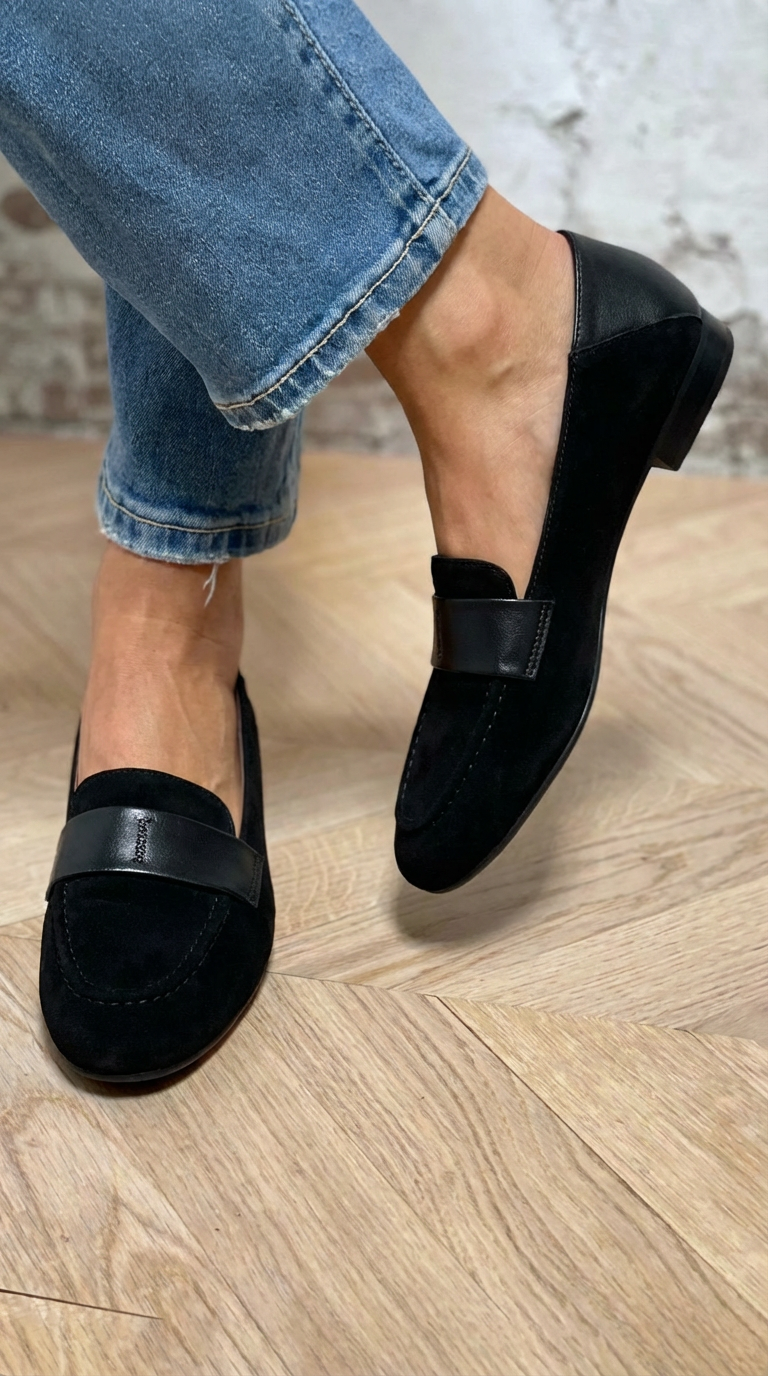 Elra - Mocassim com Tira Larga e Pesponto Frontal