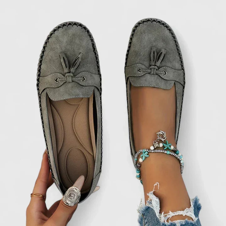 Tomazia - Mocassim Feminino de Camurça com Laço
