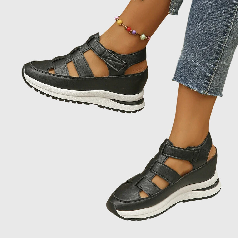 Judy - Tênis Vazado com Tiras de Velcro e Plataforma