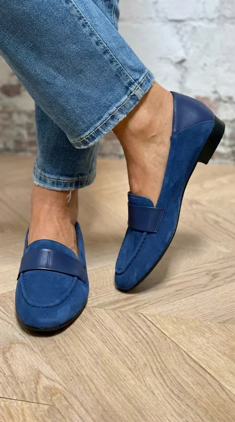Elra - Mocassim com Tira Larga e Pesponto Frontal