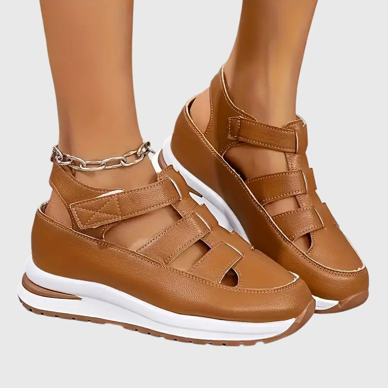 Judy - Tênis Vazado com Tiras de Velcro e Plataforma