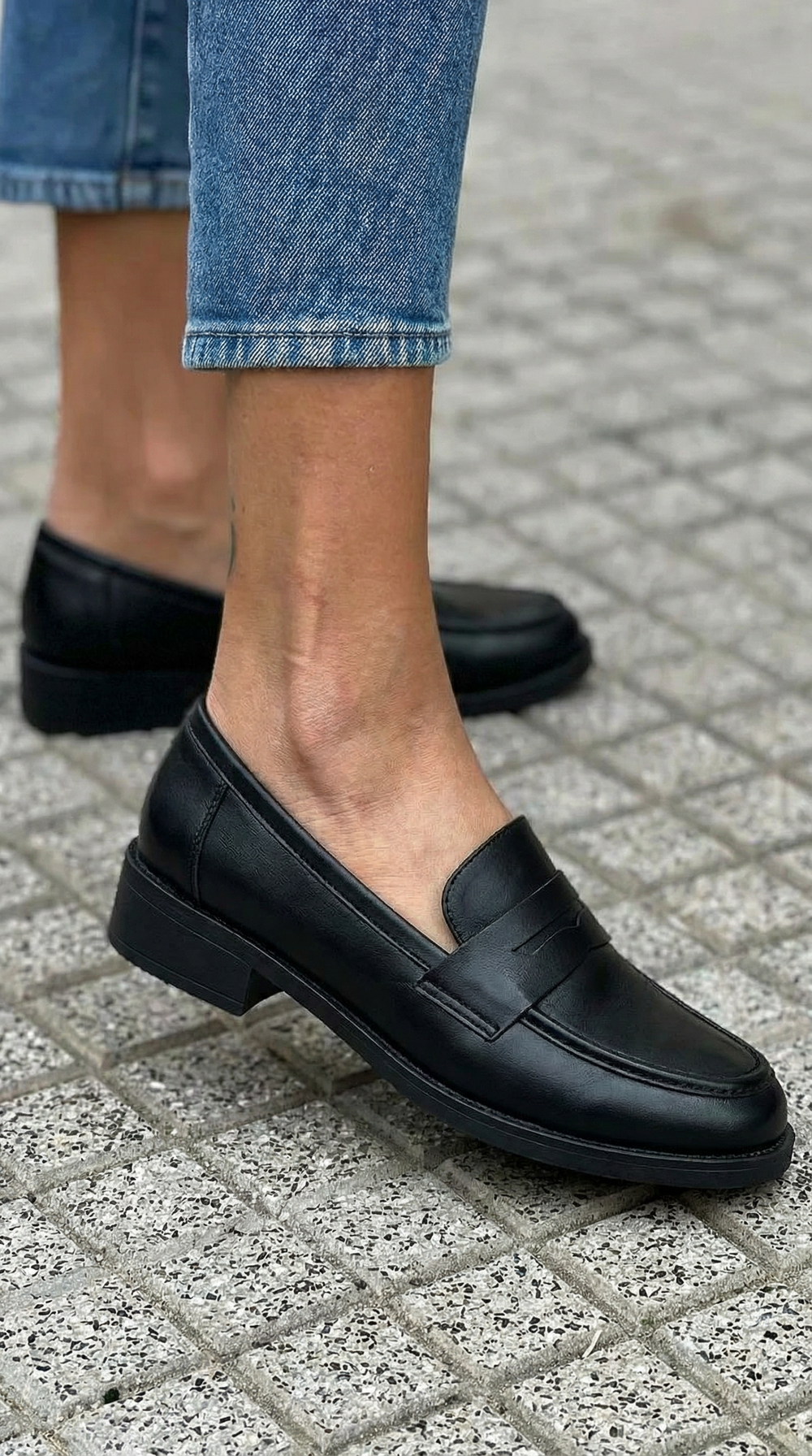 Evana - Mocassim Penny Clássico com Solado Robusto