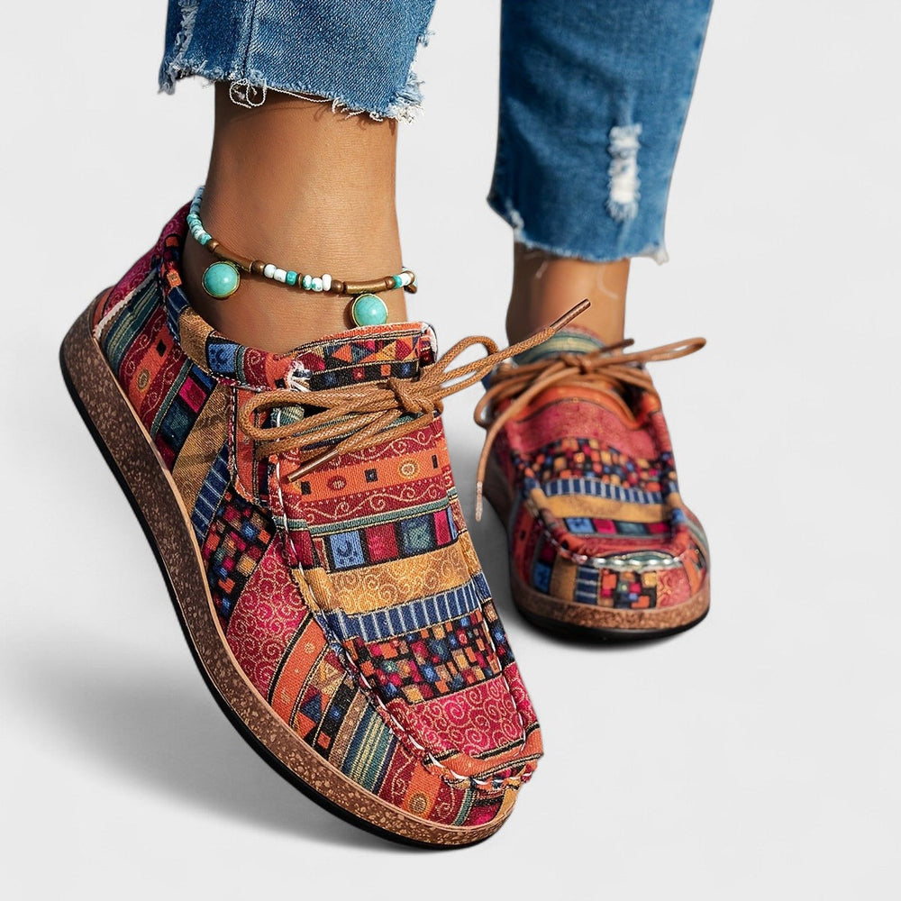Bruna - Mocassim Estampado com Cadarço e Solado Texturizado