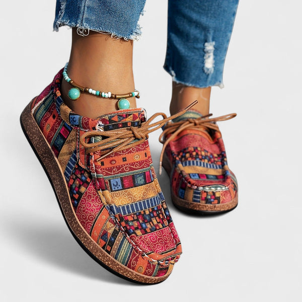 Bruna - Mocassim Estampado com Cadarço e Solado Texturizado