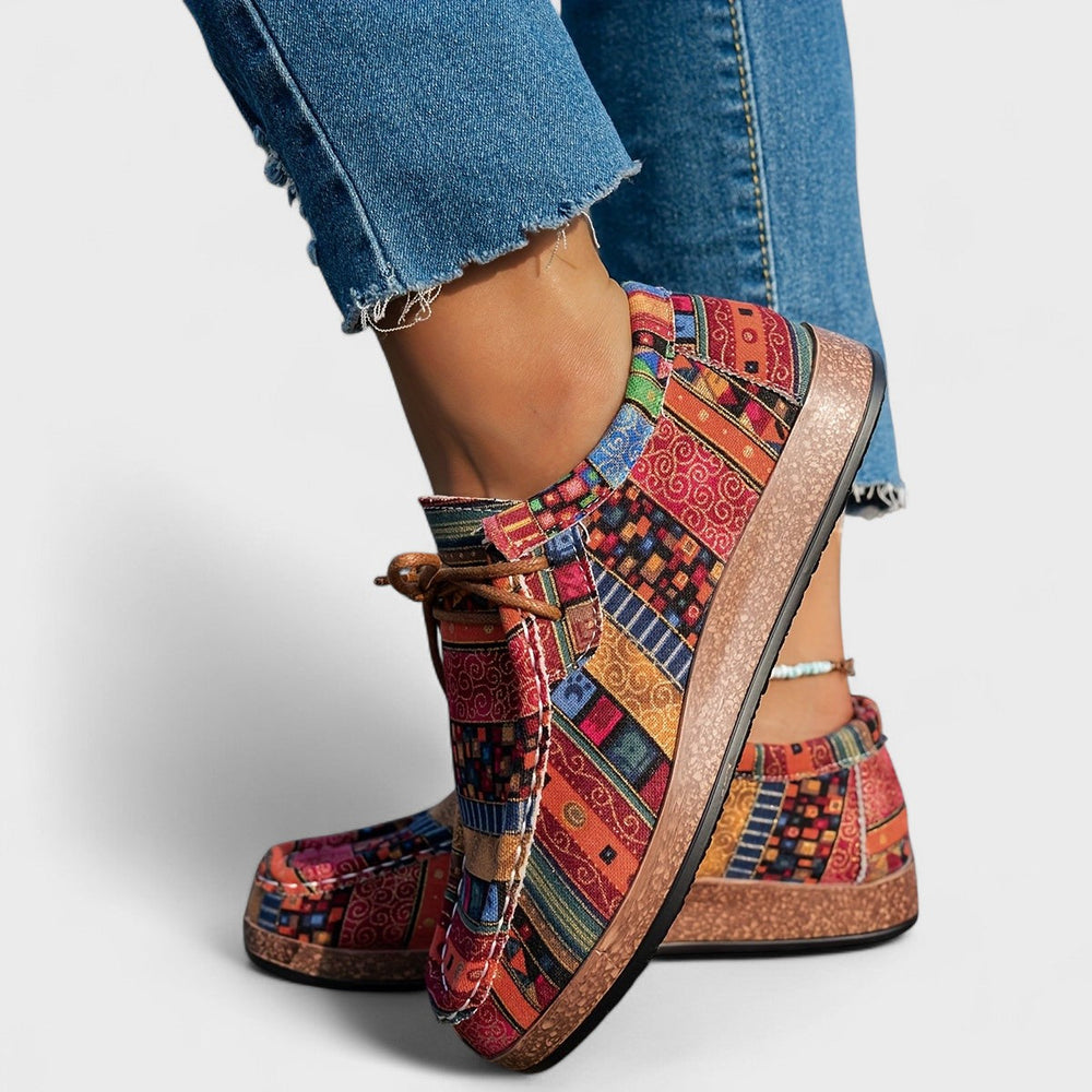 Bruna - Mocassim Estampado com Cadarço e Solado Texturizado