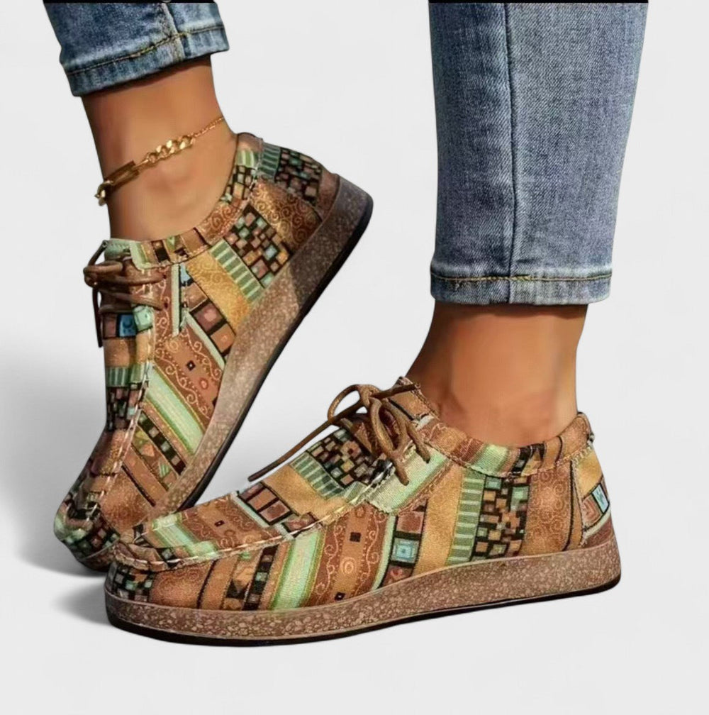 Bruna - Mocassim Estampado com Cadarço e Solado Texturizado