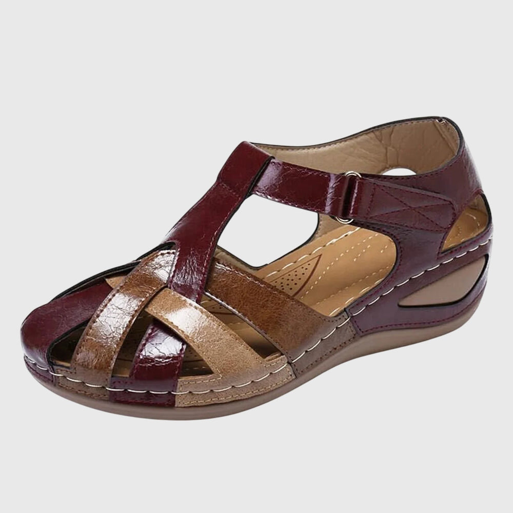 Lorelei - Sandália Fechada com Tiras Entrelaçadas e Velcro