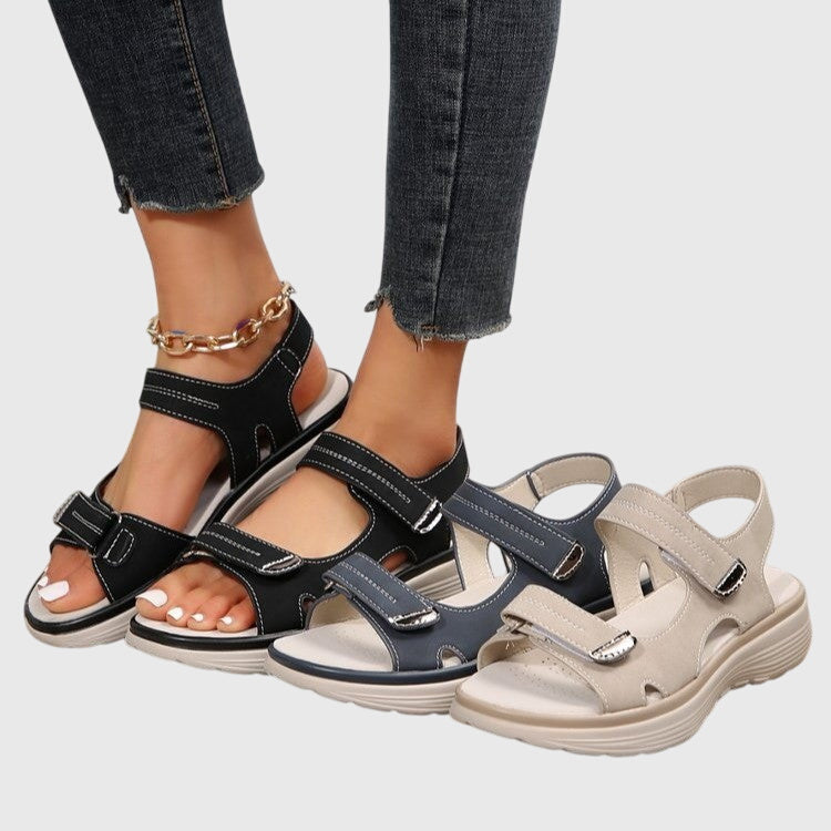 Casey - Sandália Plataforma com Velcro e Detalhe Metálico