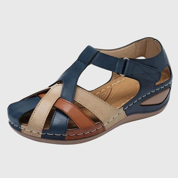 Lorelei - Sandália Fechada com Tiras Entrelaçadas e Velcro