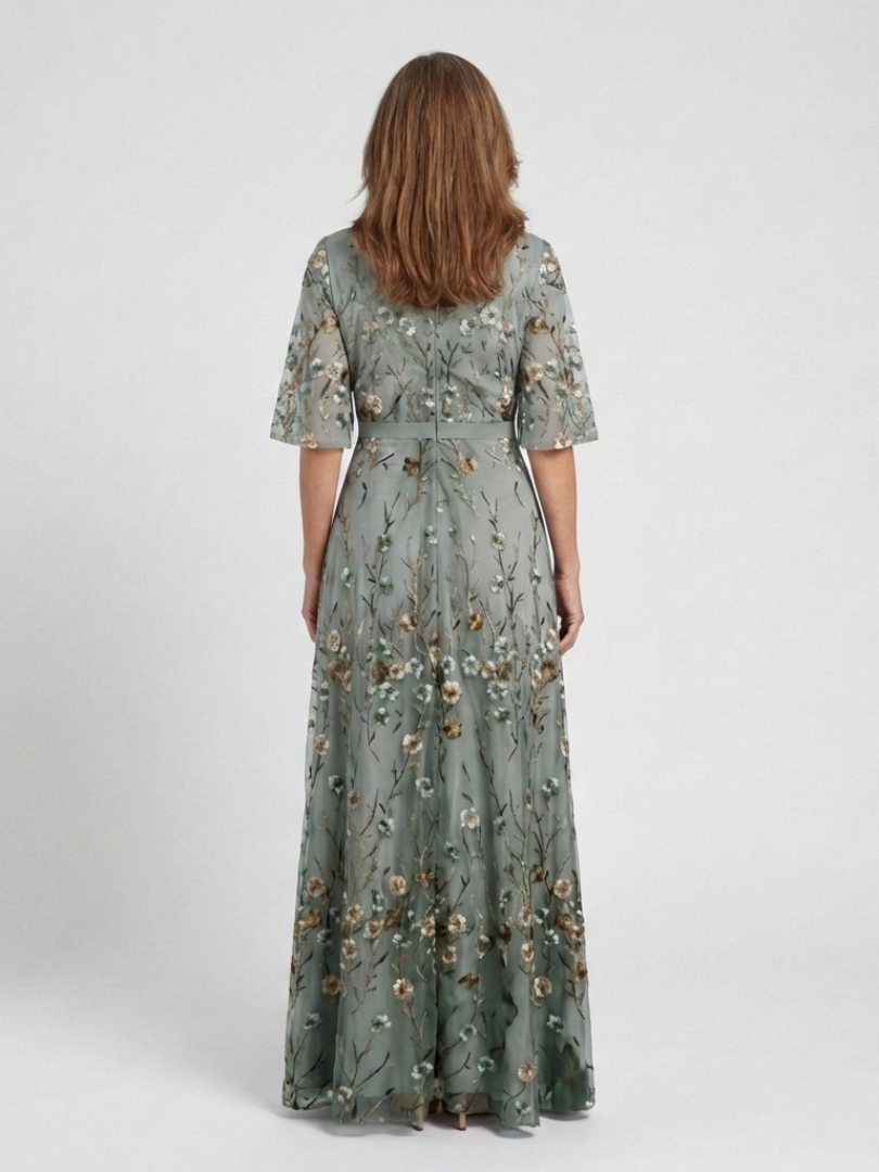 Evadne - Vestido Longo Floral com Decote V e Manga Curta