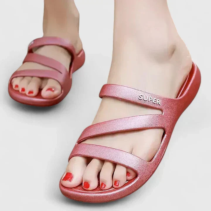 Daryell - Chinelo Moldado com Três Tiras Assimétricas
