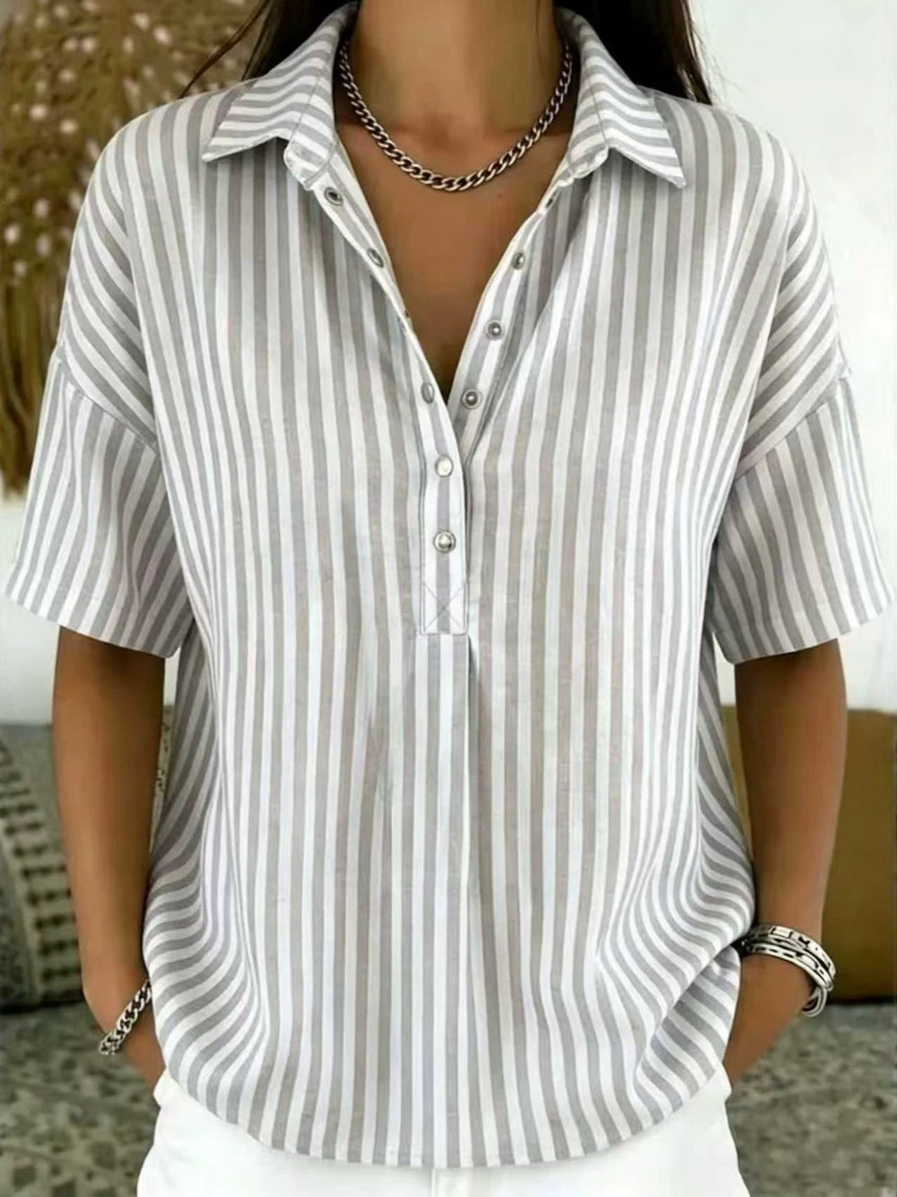 Yandra - Camisa Feminina Manga Curta Listrada
